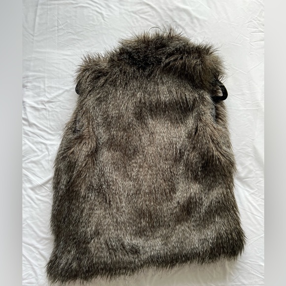 Faux Fur Vest - Picture 2 of 3